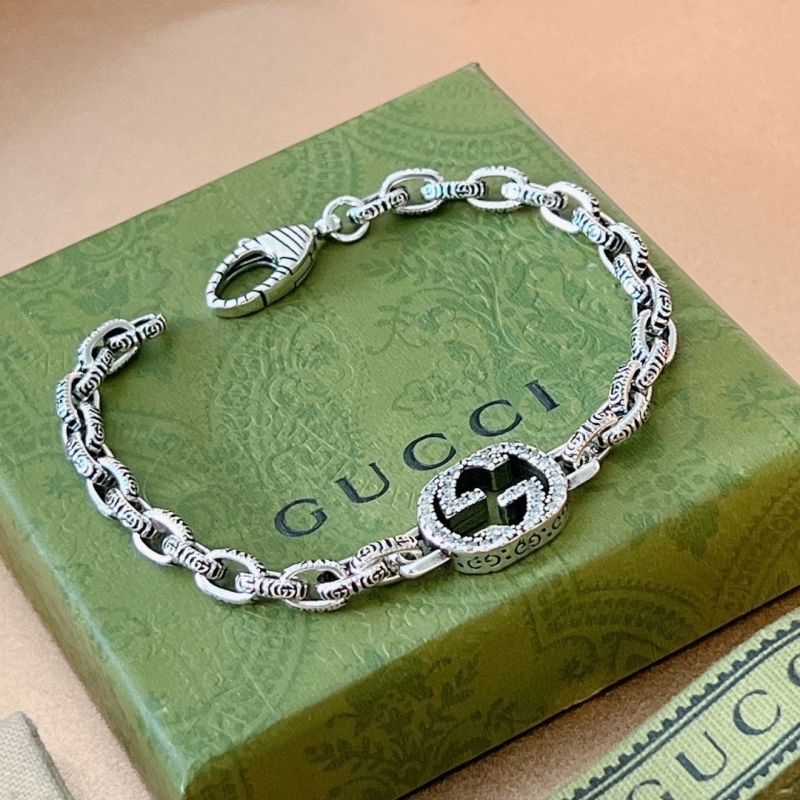 G*u*i bracelets